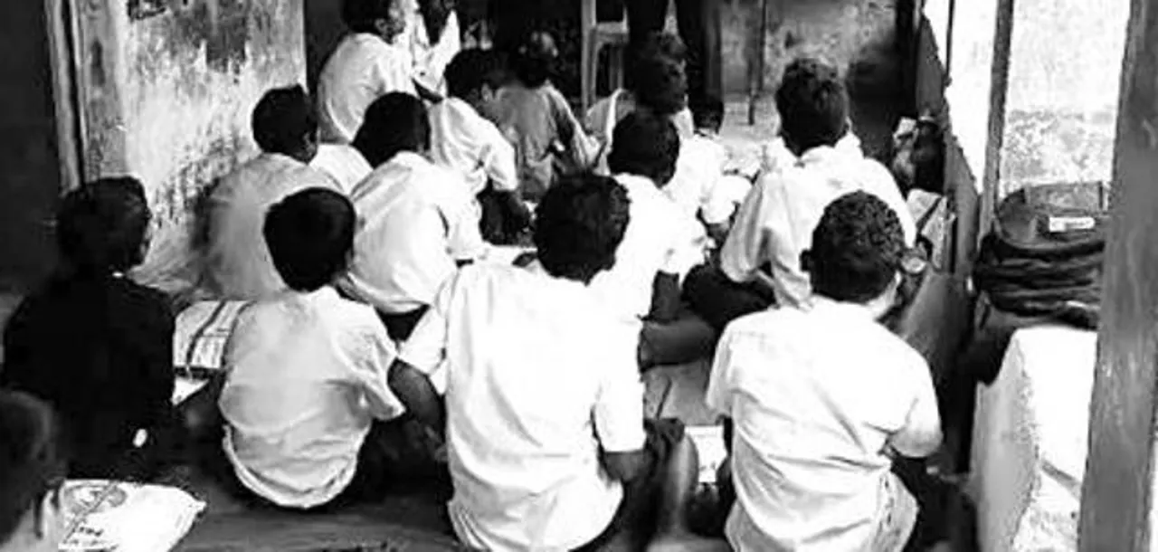  ଛାତ୍ରଛାତ୍ରୀଙ୍କୁ ଭଡ଼ାରେ ଆଣିବା ଘଟଣା : ଭାରପ୍ରାପ୍ତ ପ୍ରଧାନଶିକ୍ଷକ ନିଲମ୍ବିତ