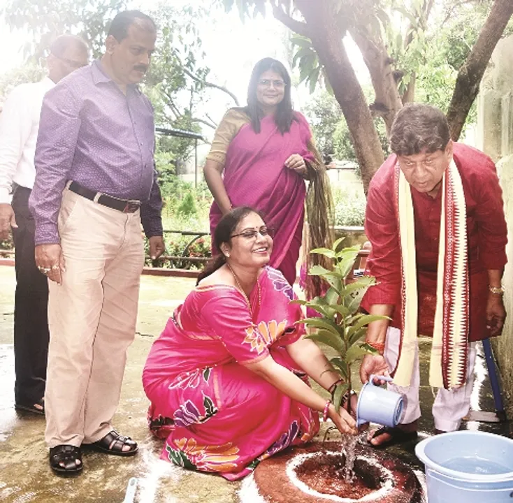  ‘ସମ୍ବାଦ ସାହିତ୍ୟ ଘର’ର ବୃକ୍ଷରୋପଣ ଅଭିଯାନ ଉଦ୍‌ଯାପିତ : ୩୪୦ ଶାଖା ପକ୍ଷରୁ ୨୨ ହଜାର ଚାରାରୋପଣ
