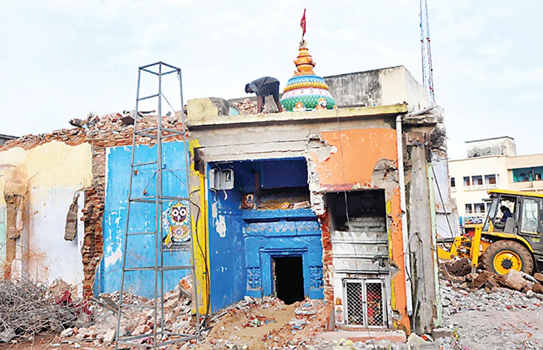  ଉଚ୍ଛେଦ ପରେ ଖୋଲିଲା ଲଙ୍ଗୁଳି ମଠ ମନ୍ଦିରର ମୁଖ୍ୟଦ୍ବାର