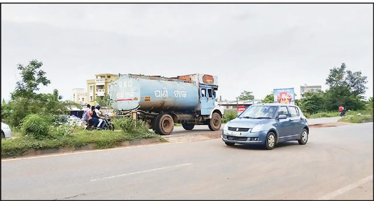  ମୃତ୍ୟୁକୁ ଡାକୁଛି ମୁକୁଳା କଟ୍‌: ଡ୍ରୋନ୍‌ ଥାଉ, ଆଗ ଟ୍ରାଫିକ୍ ପୁଲିସ ଦିଅ