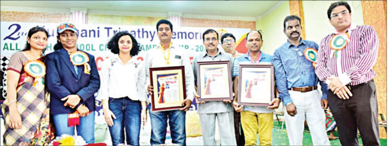  କୁଳମଣି ତ୍ରିପାଠୀ ସ୍ମାରକୀ ବିଦ୍ୟାଳୟ ଚେସ୍‌ ଉଦ୍‌ଘାଟିତ