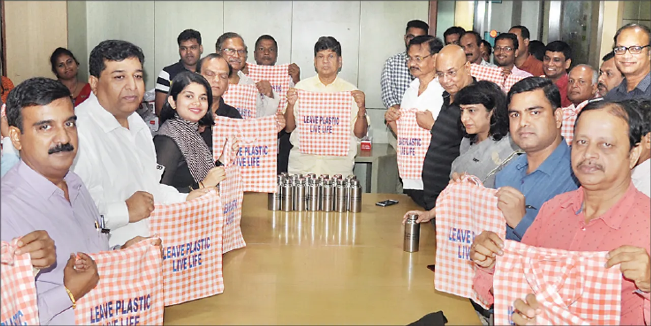  ସ୍ପ୍ରେଡ୍‌ ହାପିନେସ୍‌ ଫାଉଣ୍ଡେସନ୍‌ ପକ୍ଷରୁ ସଚେତାନ କାର୍ଯ୍ୟକ୍ରମ, ‘ପ୍ଲାଷ୍ଟିକ୍‌ମୁକ୍ତ’ ଜୀବନ ଜିଅନ୍ତୁ