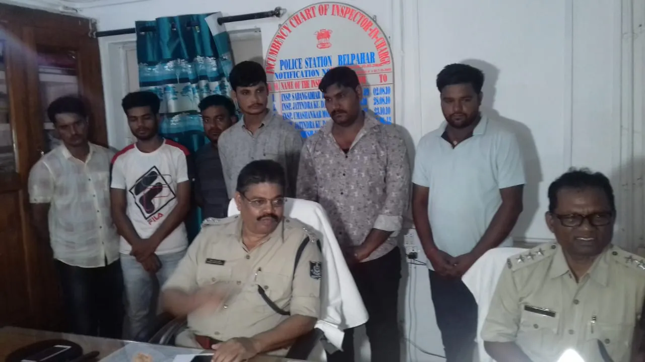  ବ୍ୟାଙ୍କରୁ ଡକାୟତି ଯୋଜନା ବିଫଳ, ୬ ଅଭିଯୁକ୍ତ ଗିରଫ, ୭୪ ହଜାର ଟଙ୍କା ସମେତ ଗାଡ଼ି-ମୋବାଇଲ ଜବତ