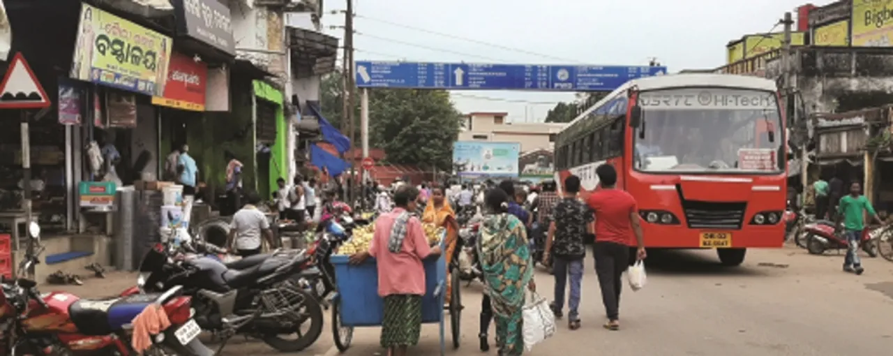  ନୟାଗଡ଼ ମ୍ୟୁନିସିପାଲିଟିର ନିୟମ ଏମିତି : ପୁଣି ରାସ୍ତାରେ ବସିଲେଣି ଦୋକାନୀ, ଚଢ଼ଉ ଲୋକଦେଖାଣିଆ