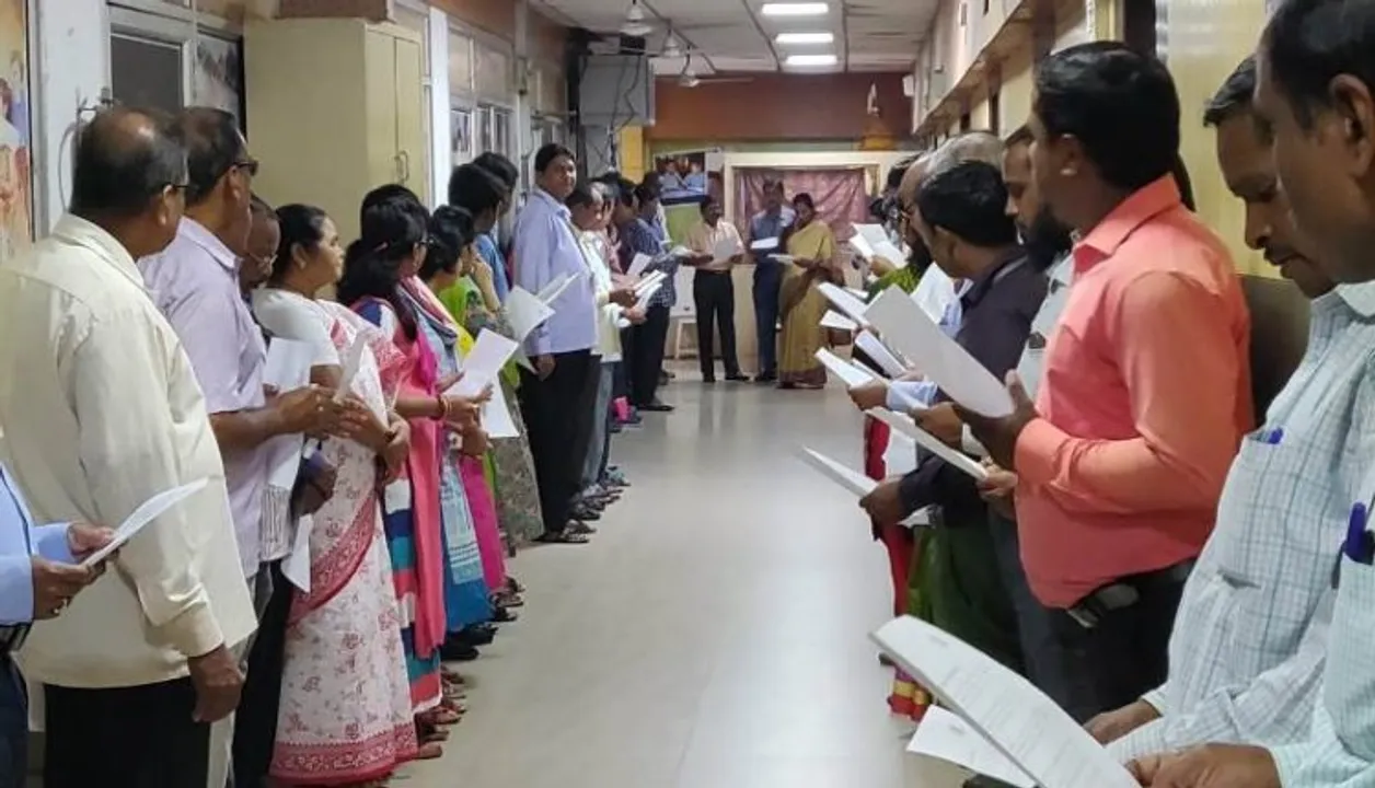  ଏବେ ଦୁର୍ନୀତି ହଟିବ! ଲାଞ୍ଚ ନ ନେବାକୁ ଶପଥ ନେଲେ ସରକାରୀ କର୍ମଚାରୀ