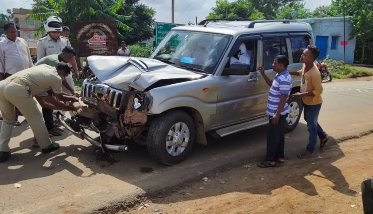  ଧକ୍କା ଦେଲା ଟ୍ରକ୍‌, ସଡ଼କ ଦୁର୍ଘଟଣାରୁ ଅଳ୍ପକେ ବର୍ତ୍ତିଲେ କେନ୍ଦୁଝର ଏସ୍‌ପି