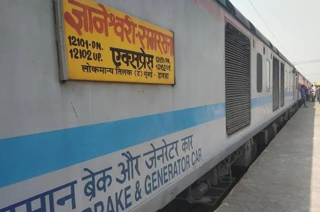  ଟ୍ରେନ୍‌ରୁ ୩.୭୪ କୋଟିର ସୁନା ଜବତ : କୋଲକାତାରୁ ମୁମ୍ବାଇ ଚାଲାଣ ହେଉଥିଲା ୧୧ କେଜି ଓଜନର ୧୧୦ ସୁନା ବିସ୍କୁଟ, ୨ ସୁନା ବ୍ୟବସାୟୀ ଗିରଫ