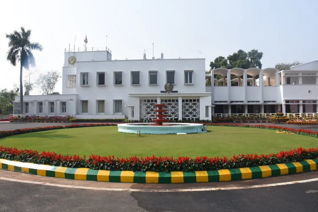  ସେଲ୍ଫ ଫାଇନାନ୍ସିଂ ପାଠ୍ୟକ୍ରମ ବିବାଦ: ୪ କୁଳପତିଙ୍କୁ ଡାକିଲେ କୁଳାଧିପତି