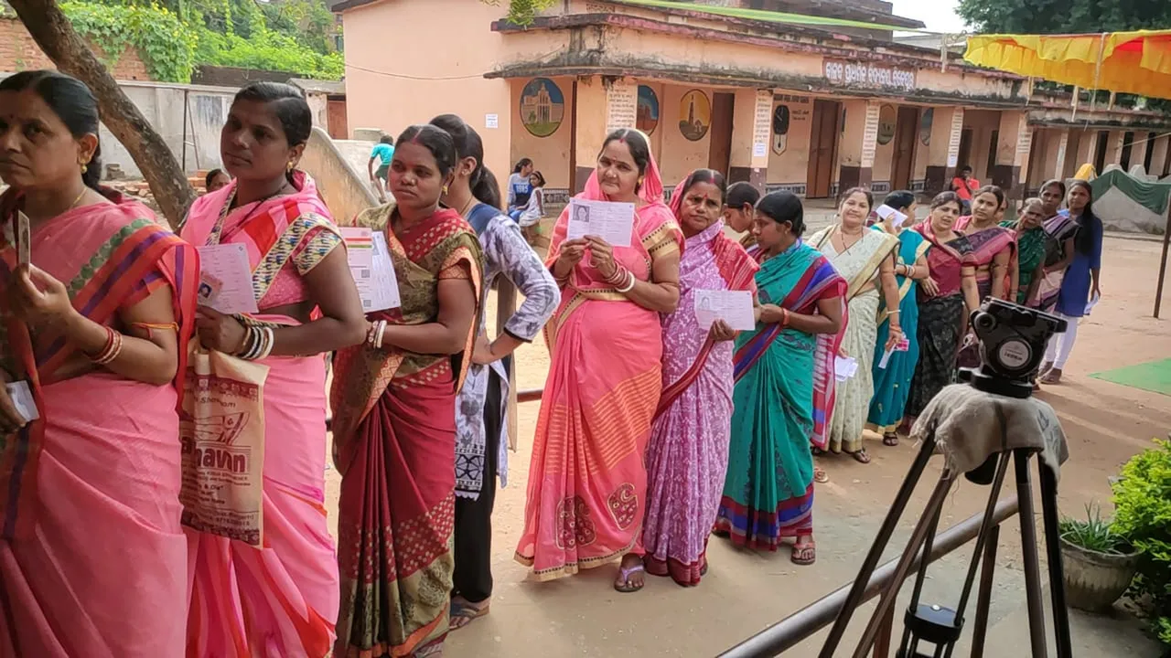 ବିଜେପୁରରେ ୭୯% ମତଦାନ : ଇଭିଏମ୍‌ରେ ସିଲ୍‌ ହେଲା ୫ ପ୍ରାର୍ଥୀଙ୍କ ଭାଗ୍ୟ, ୨୪ରେ ଗଣତି