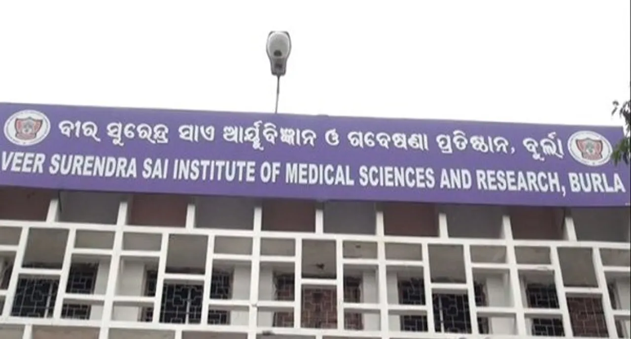  ସମ୍ବଲପୁର ଭିମସାରରେ ଅଗ୍ନିକାଣ୍ଡ : ୪୦ ମିନିଟ ଧରି ଅନ୍ଧାରରେ ହନ୍ତସନ୍ତ ହେଲେ ରୋଗୀ