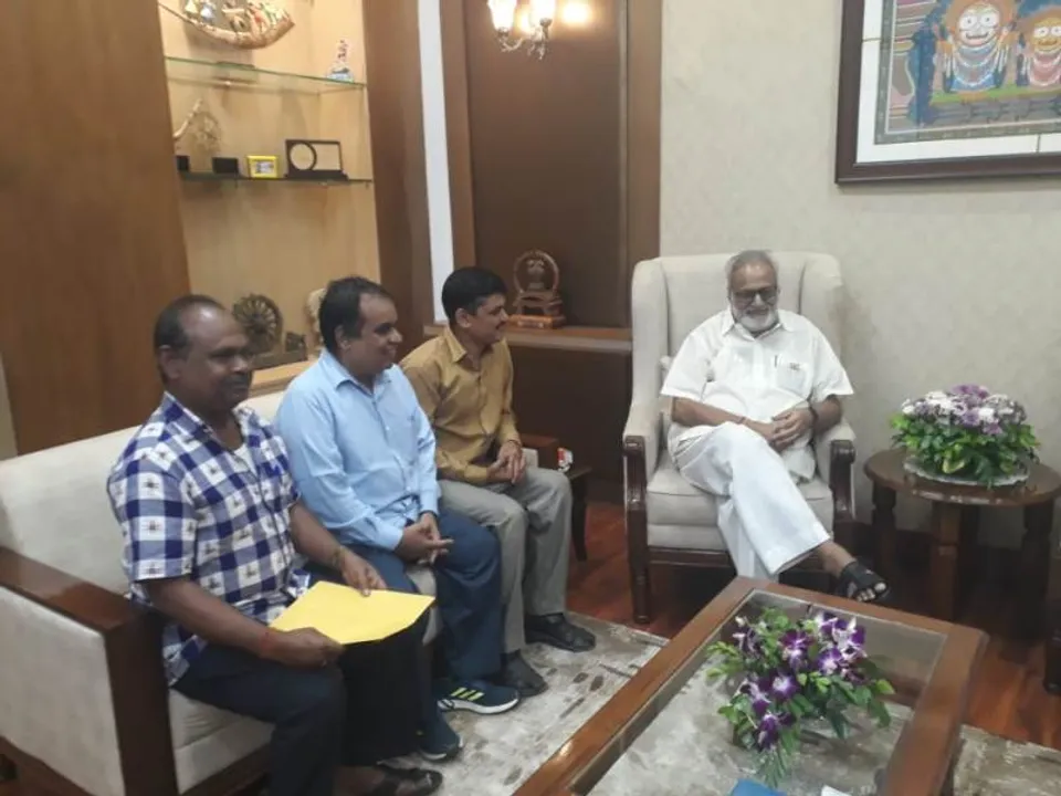  ଚୀନ ସାମଗ୍ରୀକୁ ନେଇ ପ୍ରଧାନମନ୍ତ୍ରୀଙ୍କ ଉଦ୍ଦେଶ୍ୟରେ ରାଜ୍ୟପାଳଙ୍କୁ ସ୍ମାରକ ପତ୍ର ଦେଲା ସ୍ବଦେଶୀ ଜାଗରଣ ମଂଚ
