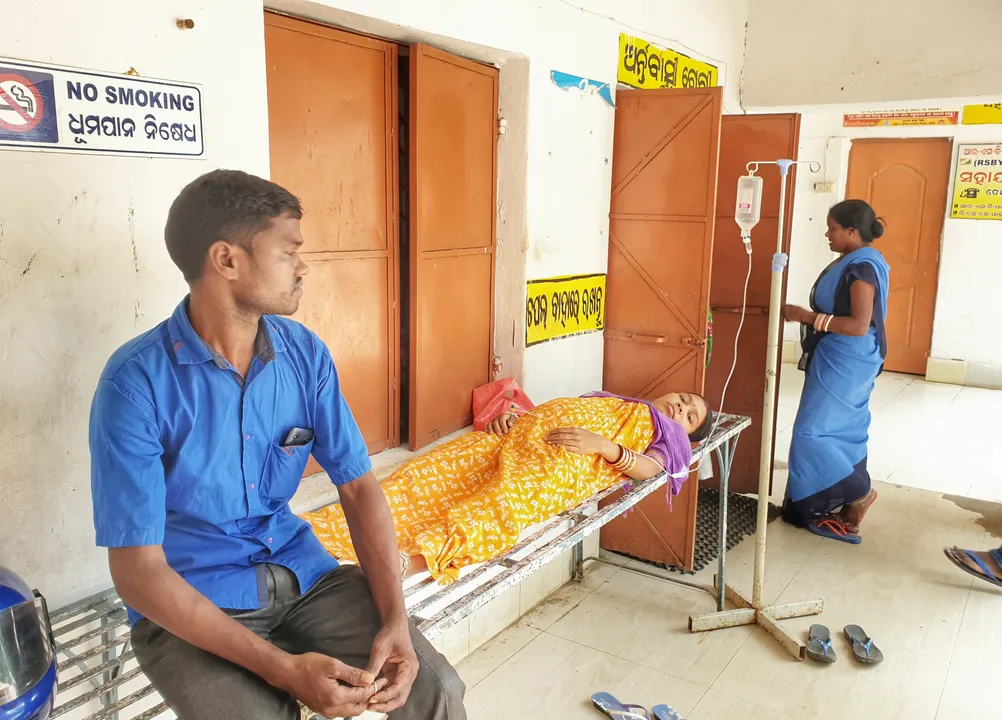 ବନ୍ତଳା ଗୋଷ୍ଠୀ ସ୍ବାସ୍ଥ୍ୟ କେନ୍ଦ୍ରରେ ଅବ୍ୟବସ୍ଥା, ଲୁହା ଶଯ୍ୟାରେ ଗର୍ଭବତୀଙ୍କୁ ଚିକିତ୍ସା
