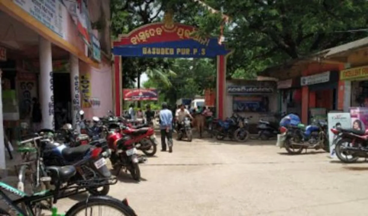  ବାସୁଦେବପୁରରେ ସେକ୍ସ ରାକେଟ ଠାବ, ଜଣେ ଯୁବତୀ, ଦୁଇ ଗ୍ରାହକ ଗିରଫ