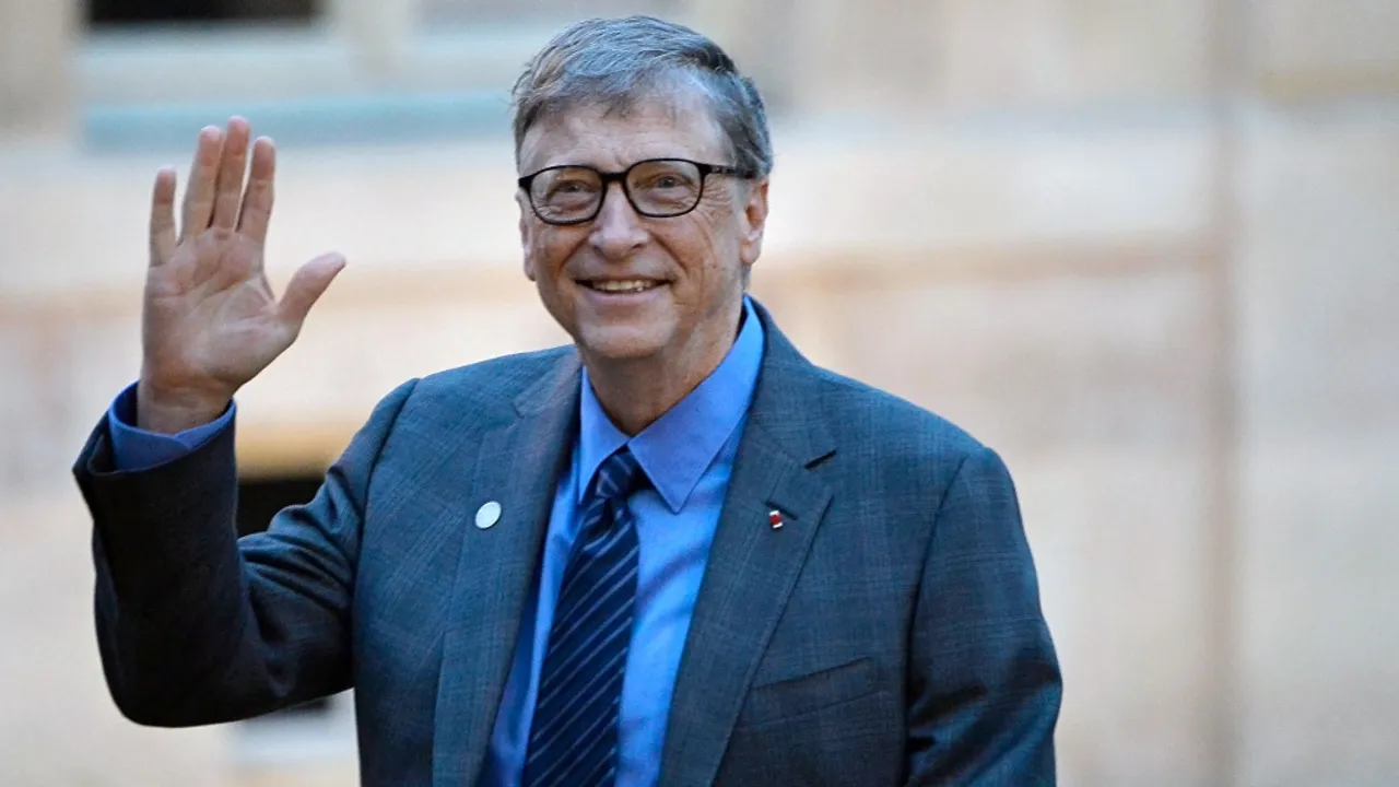  PARIS, FRANCE - DECEMBER 12:  Bill Gates arrives for a meeting with French President Emmanuel Macron as he receives One Planet Summit's international philanthropists at Elysee Palace on December 12, 2017 in Paris, France.  Macron is hosting the One Planet climate summit, which gathers world leaders, philantropists and other committed private individuals to discuss climate change. (Photo by Aurelien Meunier/Getty Images) 