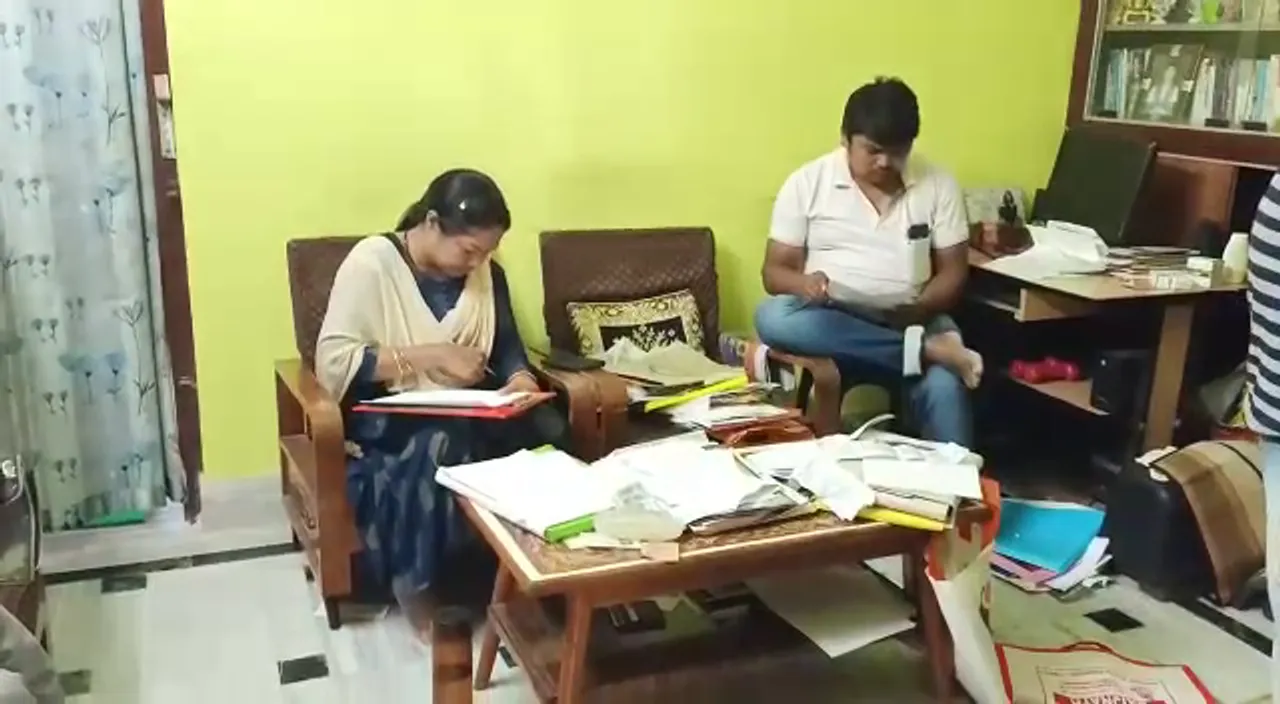  ଆୟ ବହିର୍ଭୂତ ସମ୍ପତ୍ତି ଠୁଳ ଅଭିଯୋଗରେ  ନିର୍ବାହୀ ଯନ୍ତ୍ରୀଙ୍କ ବାସଭବନ ସମେତ ୭ଟି ସ୍ଥାନରେ ଭିଜିଲାନ୍ସ ଚଢ଼ାଉ
