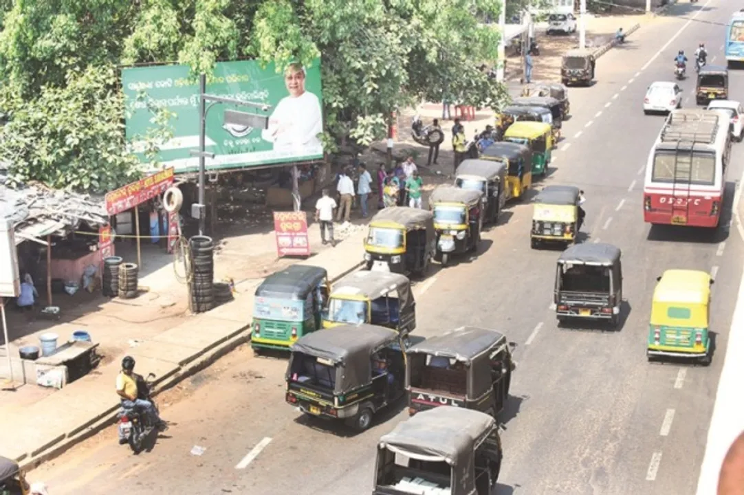  ଟ୍ରାଫିକ୍‌ ଷ୍ଟାଣ୍ଡ ବୁଲିଲେ ଡିସିପି, ଚିହ୍ନଟ କରାଇଲେ ବେ’ ଓ ଷ୍ଟାଣ୍ଡ୍‌