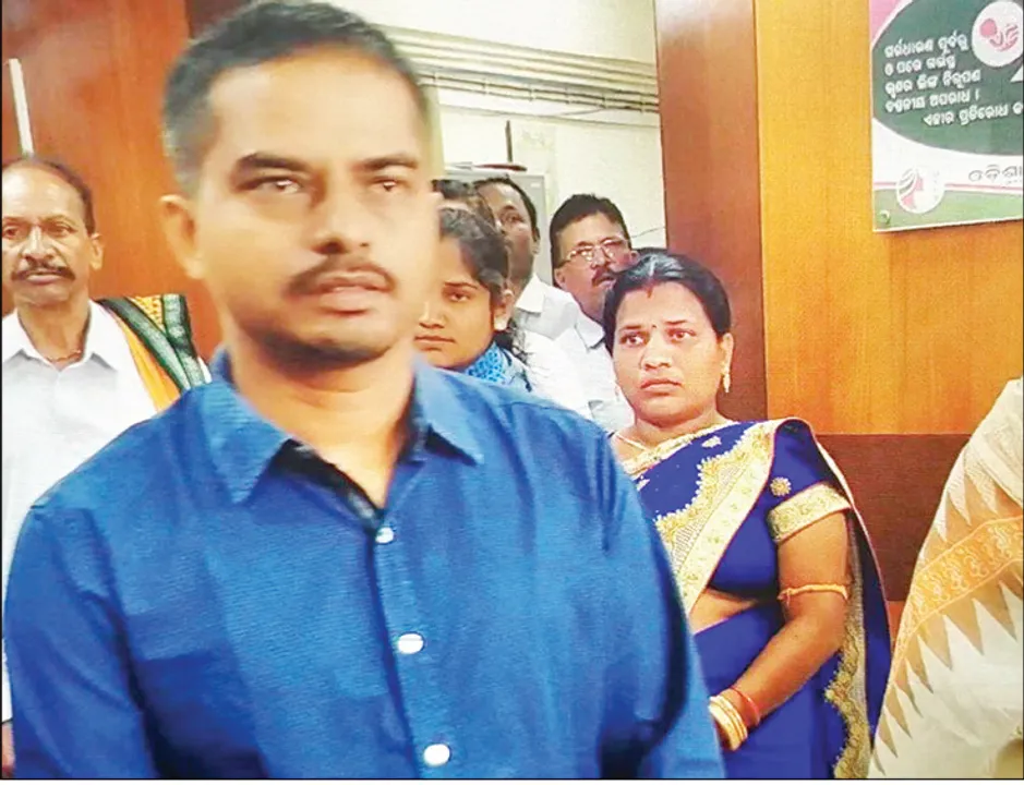  ସ୍ମିତାରାଣୀ ମୃତ୍ୟୁ ମାମଲା: ମାନବାଧିକାର ଓ ମହିଳା କମିସନଙ୍କ ନିକଟରେ ଫେରାଦ ହେଲେ ପତି
