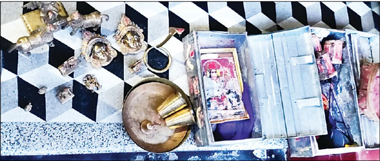  ପରିତ୍ୟକ୍ତ ଘରୁ ଦେବାଦେବୀଙ୍କ ମୂର୍ତ୍ତି ଉଦ୍ଧାର, ଲୁହା ପେଡ଼ିରେ ତାରାତାରିଣୀ, ନୃସିଂହ, ଦୁର୍ଗା ମୂର୍ତ୍ତି
