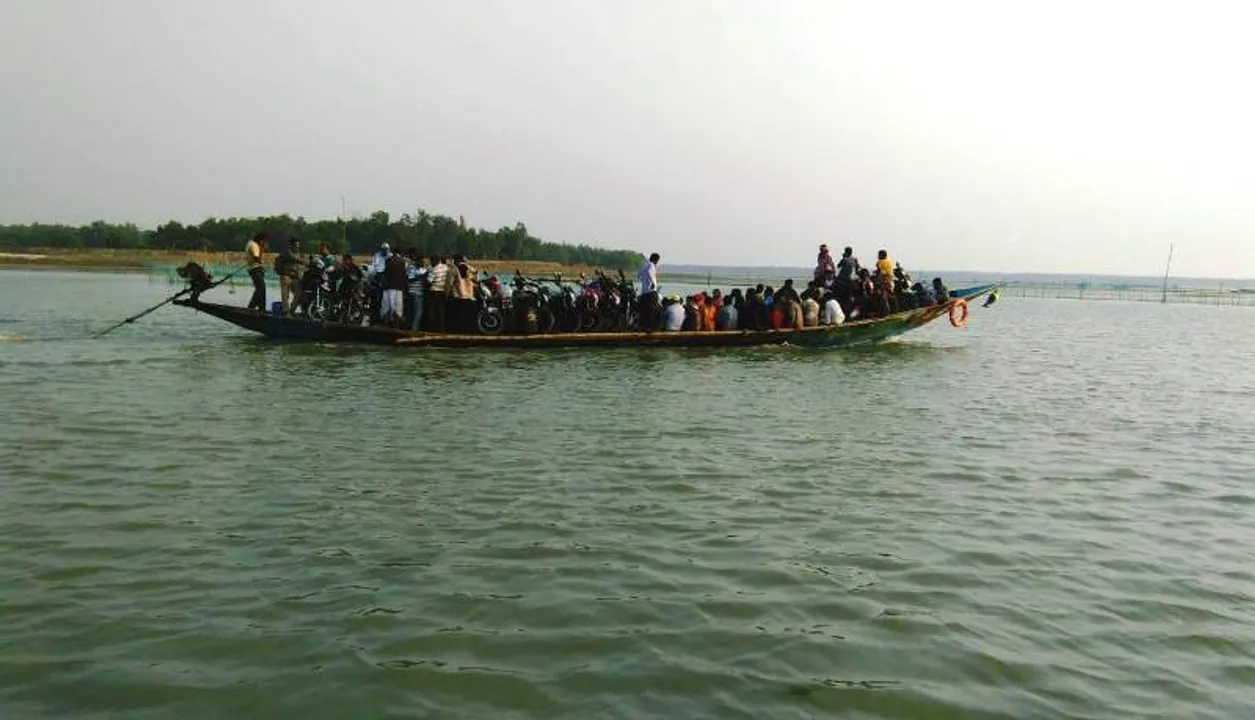  ସରକାରଙ୍କ ନିର୍ଦ୍ଦେଶକୁ ଫୁ : ବିନା ଲାଇଫ୍‌ ଜ୍ୟାକେଟ୍‌ରେ ଚିଲିକାରେ ବିପଜ୍ଜନକ ଜଳଯାତ୍ରା, ପ୍ରଶାସନ ସାଜିଛି ନିରବଦ୍ରଷ୍ଟା