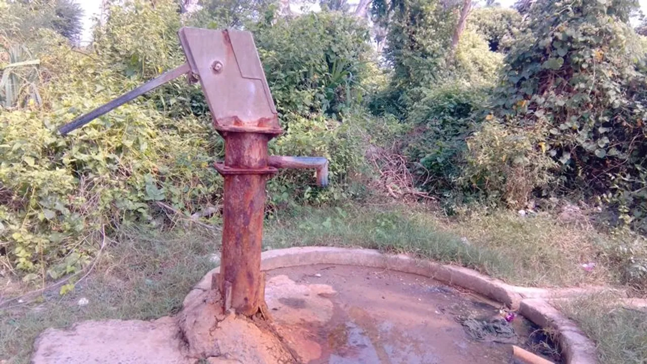  ବ୍ରହ୍ମଗିରିରେ ସାମୁଦ୍ରିକ ଝଡ଼ ‘ଫନି’ ପରେ ଭୂତଳ ଜଳସ୍ତର ପରିବର୍ତ୍ତନ : ନଳକୂପରୁ ବାହାରୁଛି ଲୁଣିଆ ପାଣି, ପାନୀୟ ଜଳ ପାଇଁ ଲୋକେ ହଇରାଣ