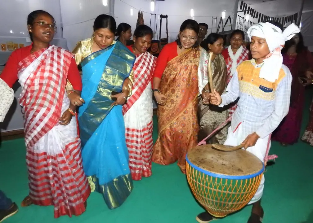  ଭୁବନେଶ୍ୱରରେ ଆଦି ମହୋତ୍ସବ ଉଦଘାଟନ କଲେ କେନ୍ଦ୍ରମନ୍ତ୍ରୀ, ମୟୁରଭଞ୍ଜର ହୋ ନୃତ୍ୟ ନାଚିଲେ। (ଫଟୋ: ବିଭୂତି)