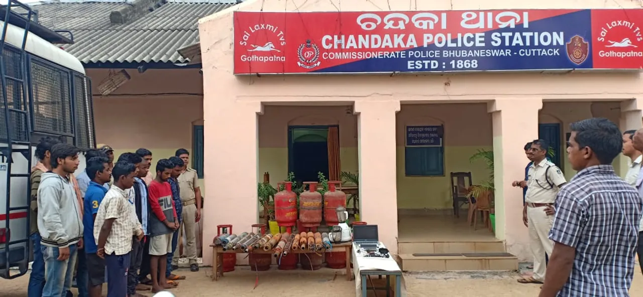  ଚୋରି ଅଭିଯୋଗରେ ୭ ଗିରଫ, ମୋବାଇଲ-କ୍ୟାମେରା ସହ ଗ୍ୟାସ୍‌ ସିଲିଣ୍ଡର ଜବତ