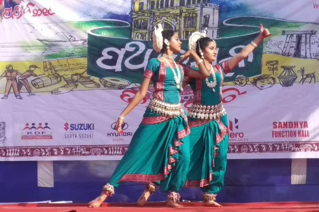  ପଥ ଉତ୍ସବରେ ଓଡ଼ିଶୀ ନୃତ୍ୟ। (ଫଟୋ: ଶ୍ରୀକାନ୍ତ, ଜୟପୁର)