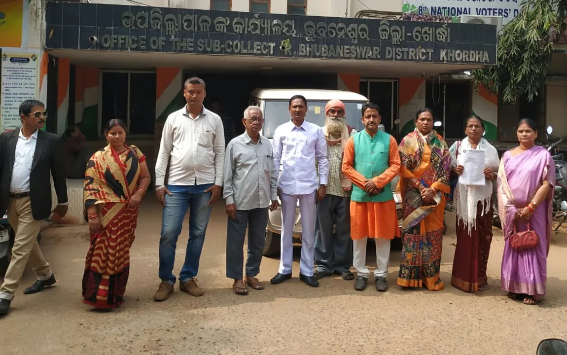  ଏକାମ୍ର କ୍ଷେତ୍ରରେ ଜବରଦଖଲରେ ପ୍ରାକୃତିକ ନାଳ, କେନାଲ : ଜବରଦଖଲ ଉଚ୍ଛେଦ ଦାବିରେ ଉପଜିଲ୍ଲାପାଳଙ୍କ କାର୍ଯ୍ୟାଳୟ ଆଗରେ ପ୍ରତିବାଦ