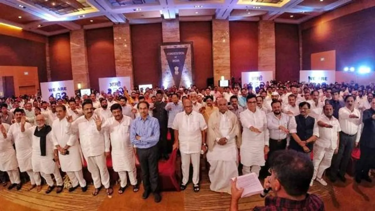  ହୋଟେଲରେ ଶିବସେନା-ଏନ୍‌ସିପି-କଂଗ୍ରେସ ବିଧାୟକଙ୍କ ଶକ୍ତି ପ୍ରଦର୍ଶନ