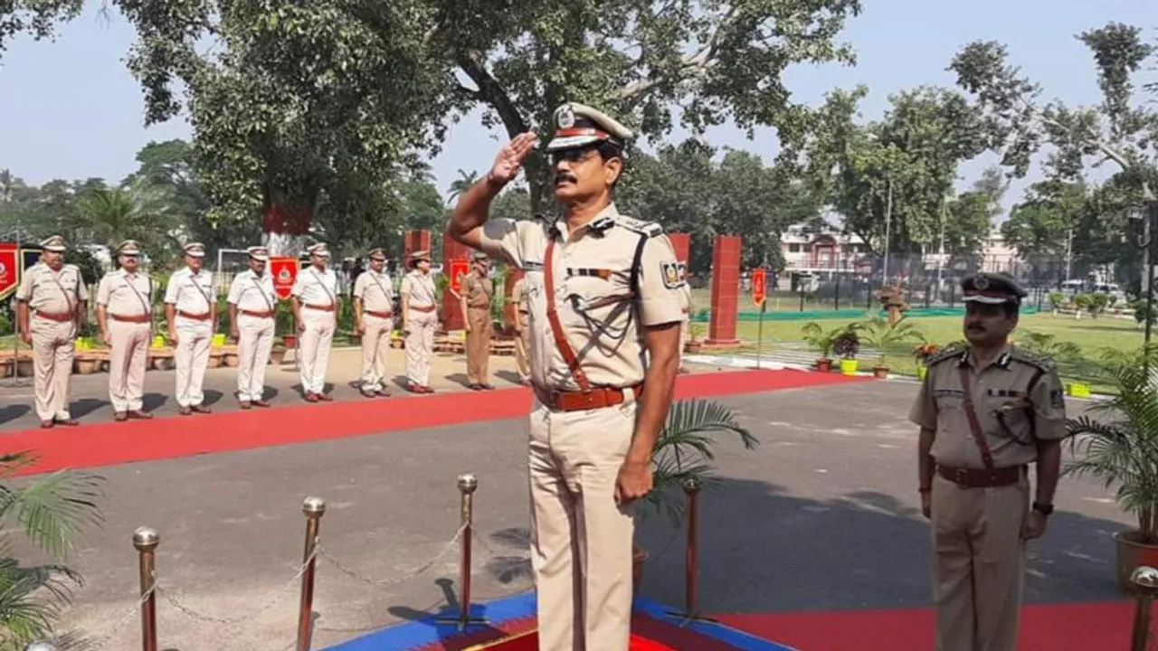  ପରେଡ୍‌ରେ ଅଭିବାଦନ ଗ୍ରହଣ କଲେ ମଧ୍ୟବର୍ତ୍ତୀକାଳୀନ ଡିଜିପି ସତ୍ୟଜିତ ମହାନ୍ତି