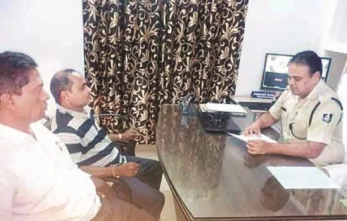  ପୁରୁ‌ଷୋତ୍ତମପୁର ବ୍ଲକ୍‌ ରାଜନୀତିରେ ହାଇଡ୍ରାମା : ପୁଅ ଆଣିଲେ ଅପହରଣ ଅଭିଯୋଗ, ବାପା କହିଲେ ଭିତ୍ତିହୀନ, ବ୍ଲକ୍‌ ଅଧ୍ୟକ୍ଷ ପଦ ପାଇଁ ଚାଲିଛି ଛକାପଞ୍ଝା