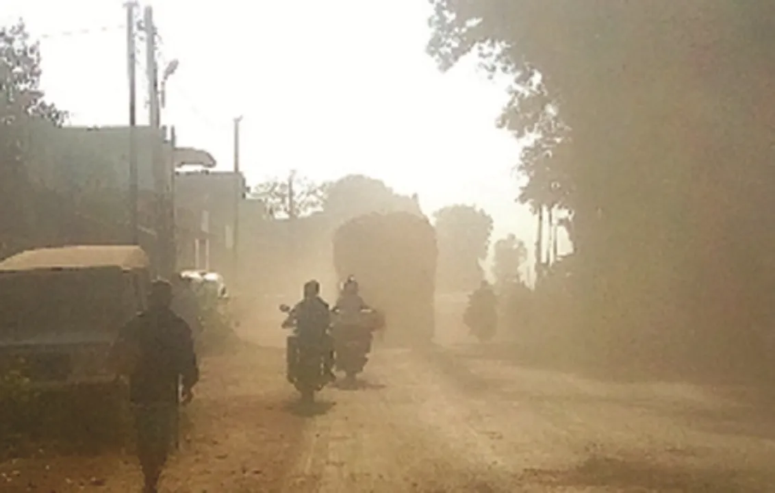  ଶୋଚନୀୟ ଅବସ୍ଥାରେ ରାଇଘର ମୁଖ୍ୟ ରାସ୍ତା, ଧୂଳିରେ ଆଖି ନାକ ପୋତି ହୋଇପଡୁଛି