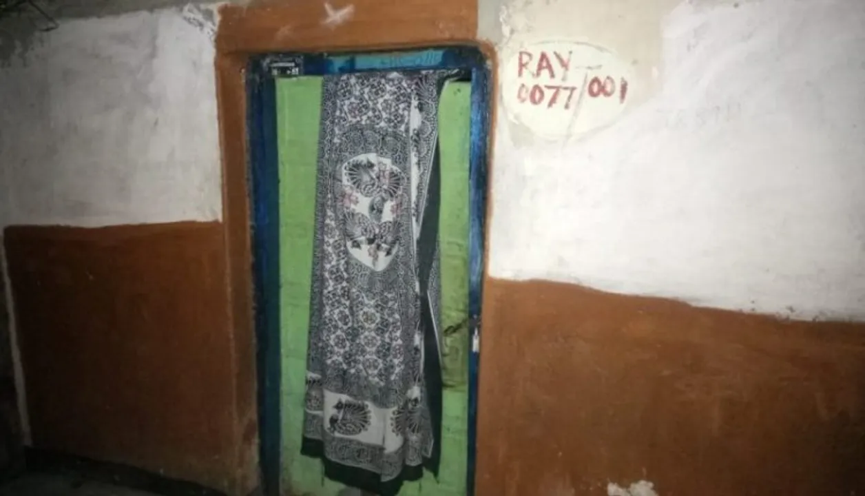  ବନ୍ଦ ଘର ଭିତରେ ଗଳିତ ଶବ! ଶେଷ ଥର ଲାଗି  ସ୍ବାମୀ-ସ୍ତ୍ରୀଙ୍କ ମଧ୍ୟରେ ପ୍ରବଳ ପାଟିତୁଣ୍ଡ ଶୁଣିଥିଲେ ପଡ଼ିଶା