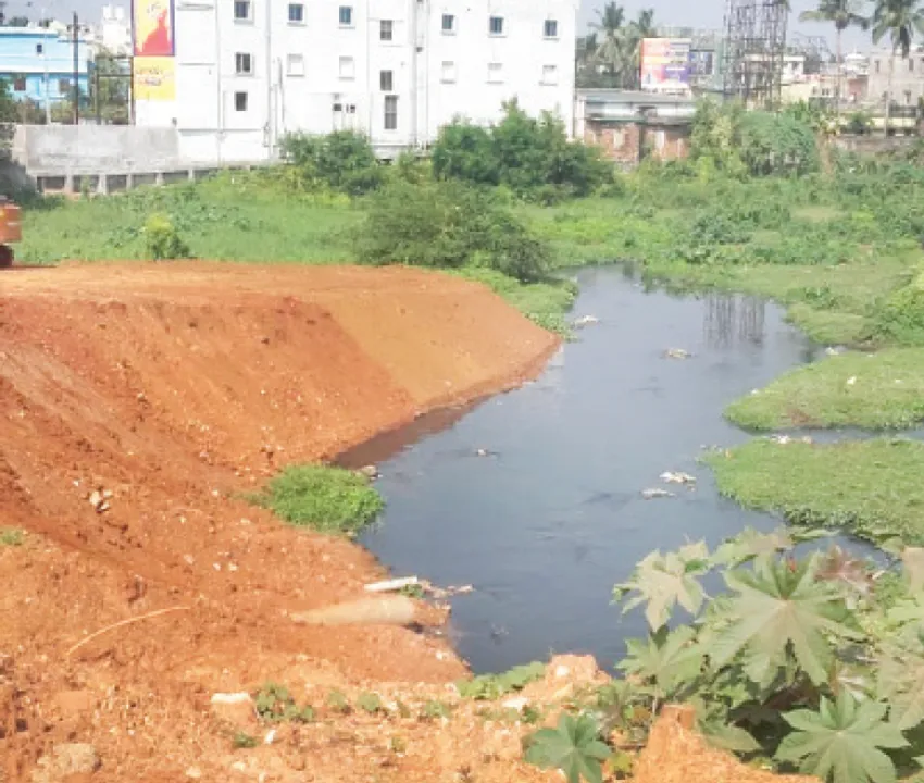  ଗ୍ୟାରେଜ୍‍ ଛକଠାରେ ପୋତି ଦେଲେ ପ୍ରାକୃତିକ ନାଳ: ଏକାମ୍ର ଜନ ଜାଗରଣ ମଞ୍ଚର ଆନ୍ଦୋଳନ ପାଇଁ ଚେତାବନୀ