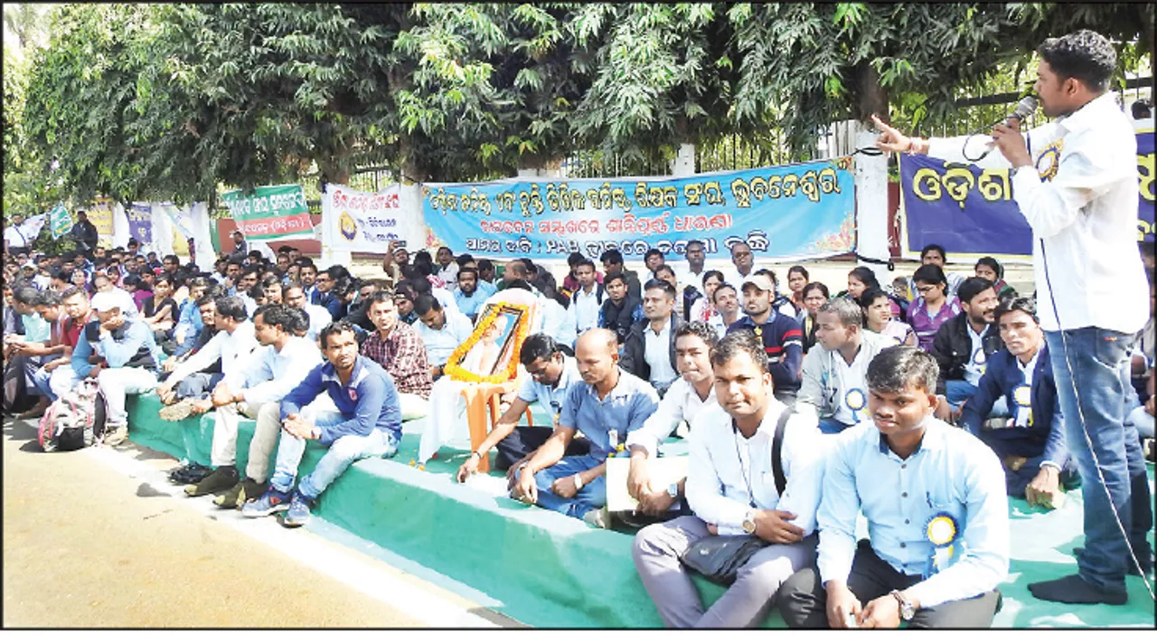  ଦରମା ବୃଦ୍ଧି ନେଇ ଚୁକ୍ତିଭିତ୍ତିକ କନିଷ୍ଠ ଶିକ୍ଷକଙ୍କ ଧାରଣା