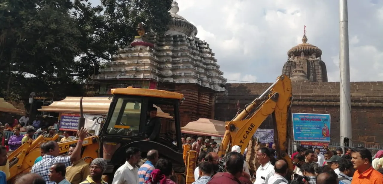  ଶ୍ରୀଲିଙ୍ଗରାଜ ମନ୍ଦିର ନିକଟସ୍ଥ ଅଞ୍ଚଳରେ ବେଆଇନ ଜବର ଦଖଲ ଉଚ୍ଛେଦ ( ଫଟୋ: ବିଭୂତି)