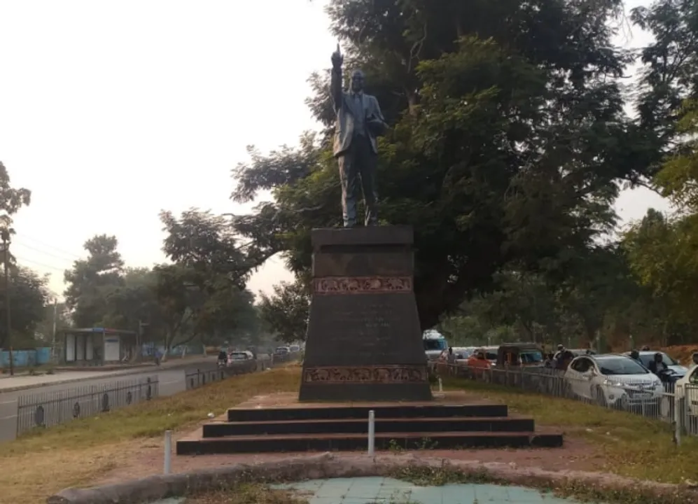  ସମ୍ବିଧାନ ପ୍ରଣେତାଙ୍କୁ ସମ୍ମାନ ଏମିତି : ନାମଫଳକରୁ ନାଁ ଲିଭି ଗଲାଣି
