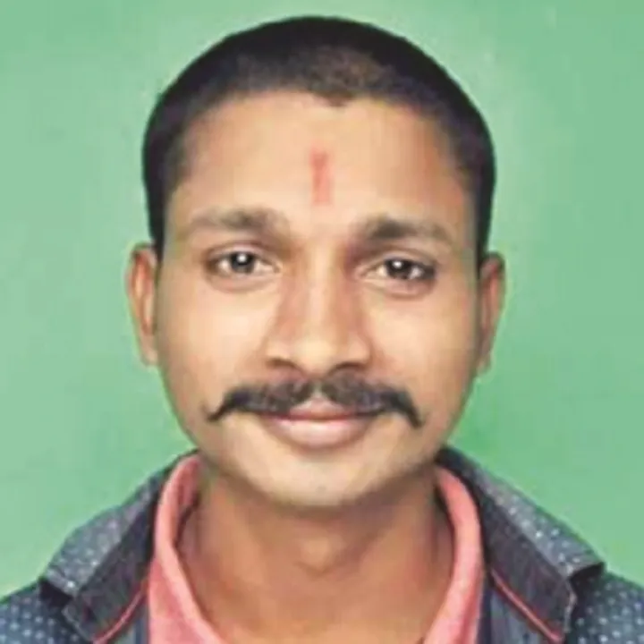  ମୁଖ୍ୟମନ୍ତ୍ରୀଙ୍କୁ ଚପଲ ଫିଙ୍ଗିଥିବା କାର୍ତ୍ତିକ ଆଖି ବୁଜିଲେ, ଦିଲ୍ଲୀରେ ପେଟ୍ରୋଲ ଢାଳି ଆତ୍ମାହୁତି ଉଦ୍ୟମ କରିଥିଲେ