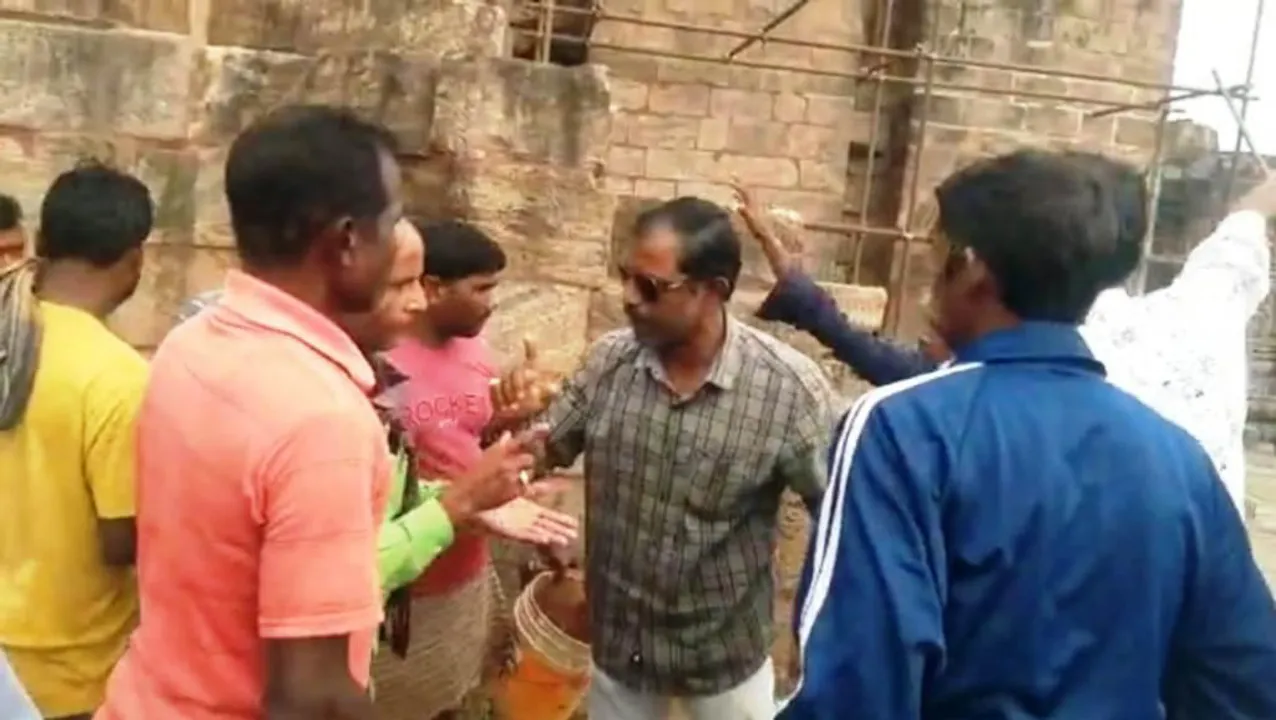 ସୂର୍ଯ୍ୟ ମନ୍ଦିରରୁ ଲୁହା ପାଇପ୍‌ ଖୋଲାଯିବା ପ୍ରସଙ୍ଗ : ଲୁହା ଭାରା ଖୋଲା ବନ୍ଦ କଲେ ଅସ୍ଥାୟୀ କର୍ମଚାରୀ