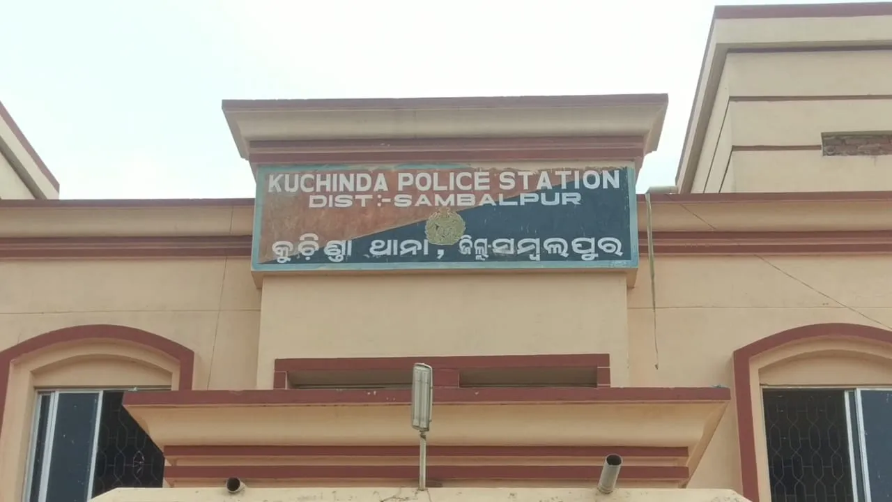  ଏତଲା ଗ୍ରହଣ କରିବାରେ ବିଳମ୍ବ ହେବାରୁ ଥାନାରେ ନିଶା ବଟିକା ଖାଇଦେଲେ ଯୁବତୀ, ଗୁରୁତର ଅବସ୍ଥାରେ ଡାକ୍ତରଖାନାରେ ଭର୍ତ୍ତି
