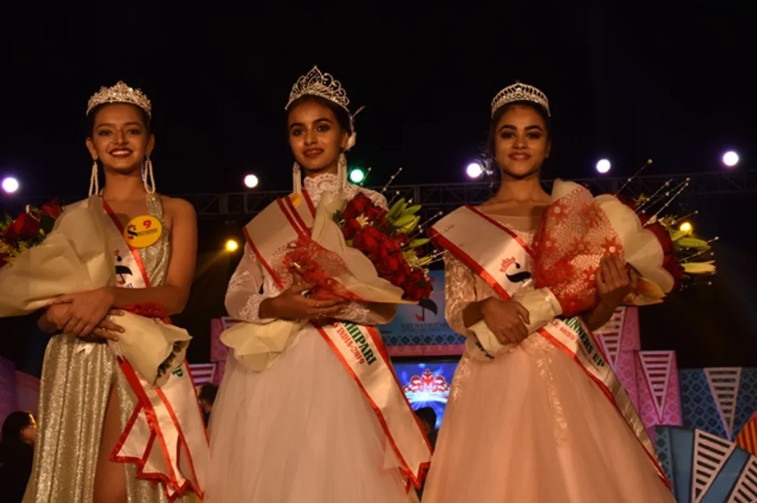  କୁନି ମଡେଲ୍‌ଙ୍କୁ ନେଇ ଆୟୋ‌ଜିତ କିଟ୍‌ ନହ୍ନିପରୀ ପ୍ରତିଯୋଗିତା : ବିଜେତା ମୁକୁଟ ପିନ୍ଧିଲେ ଛତିଶଗଡ଼ ରାୟପୁରର ଗୁନ୍‌ଭିନ୍‌ ଛାବ୍ରା