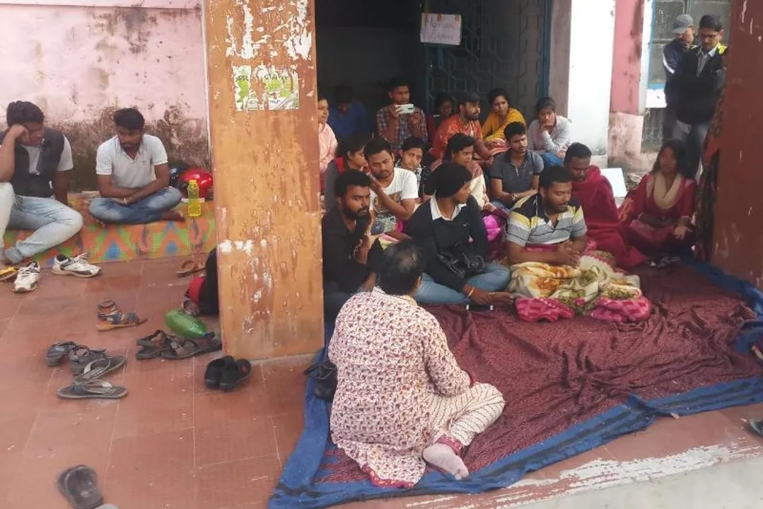  ସମ୍ବଲପୁର ବିଶ୍ୱବିଦ୍ୟାଳୟ: ମେଡିକାଲ ଫିଜିକ୍ସ ପାଠ୍ୟକ୍ରମକୁ ‘ଏଇଆରବି’ ମାନ୍ୟତା ଦାବିରେ ପଦାର୍ଥ ବିଜ୍ଞାନ ଛାତ୍ରଛାତ୍ରୀଙ୍କ ଅନଶନ ଜାରି