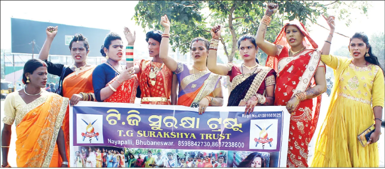  ତେଲେଙ୍ଗାନା ପୁଲିସ୍ ସମର୍ଥନରେ ବାହାରିଲେ କିନ୍ନର ମହାସଂଘ, ପଶ୍ଚିମବଙ୍ଗ ଓ ଉତ୍ତର ପ୍ରଦେଶରେ ବି ଗଣଦୁଷ୍କର୍ମକାରୀଙ୍କୁ ଏହିଭଳି ଦଣ୍ଡ ଦିଆଯାଉ