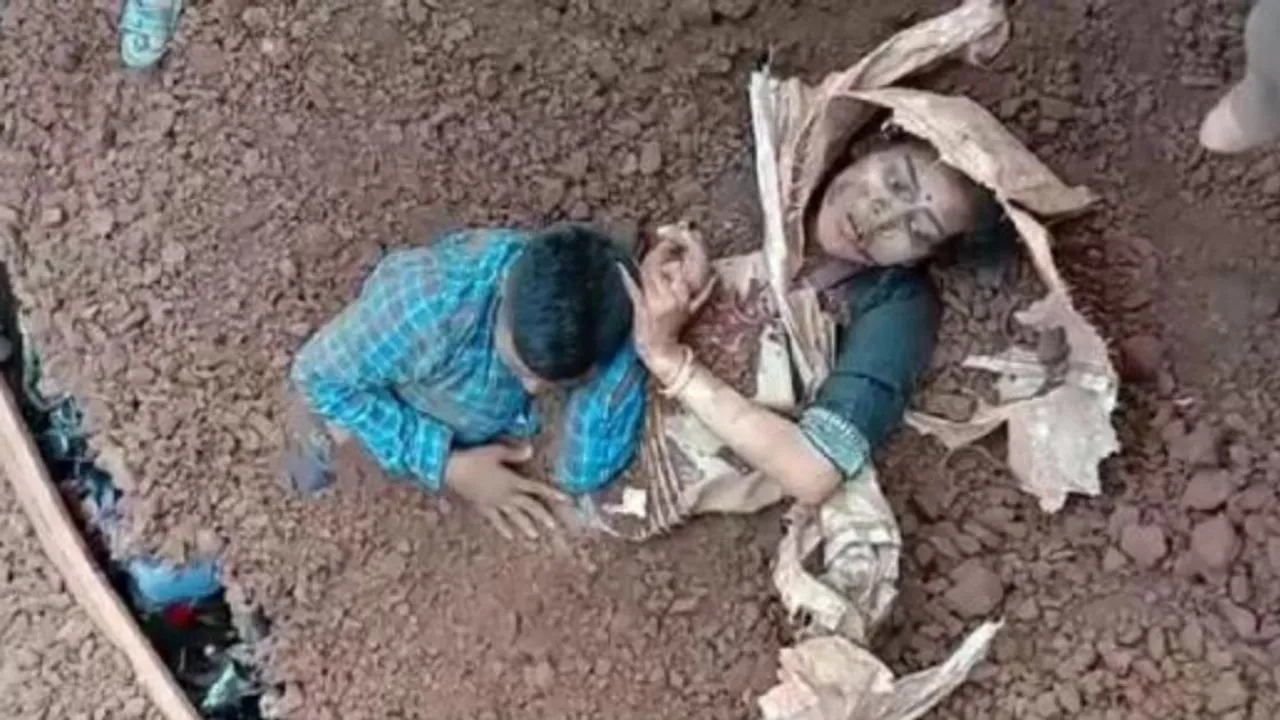  ଯାଜପୁରରେ ମର୍ମନ୍ତୁଦ ସଡ଼କ ଦୁର୍ଘଟଣା: ଦମ୍ପତିଙ୍କ ଉପରେ ଓଲଟି ପଡ଼ିଲା କ୍ରୋମାଇଟ ବୋଝେଇ ଟ୍ରକ, ଅସନ୍ନ ମୃତ୍ୟୁରୁ ଅଳ୍ପକେ ବର୍ତ୍ତିଲେ