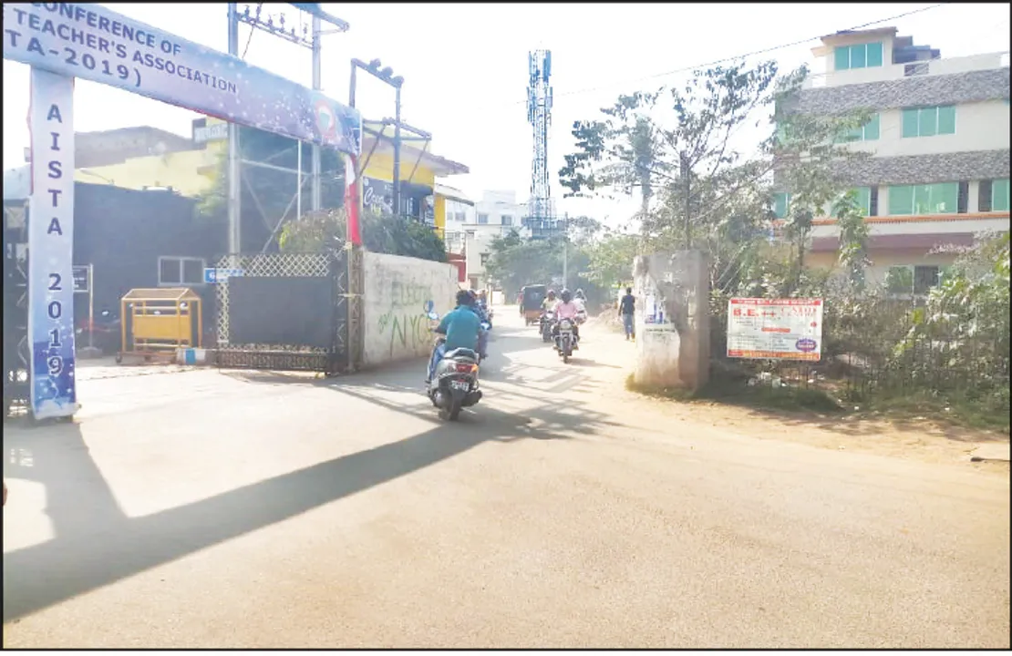  କେମିତି ସୁଧୁରିବ ଡୁମୁଡୁମା-ପଞ୍ଚସଖାନଗର ରାସ୍ତା ସମସ୍ୟା? ମୁଖଶାଳାରେ ବନ୍ଦୀ ନଗରବାସୀ