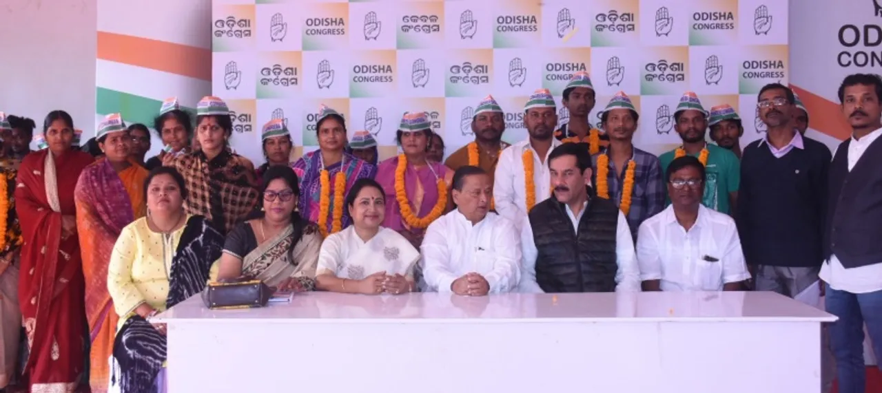  ଭୁବନେଶ୍ବର ମହାନଗର ନିଗମ ଅଞ୍ଚଳରେ କଂଗ୍ରେସରେ ଯୋଗଦେଲେ ଶତାଧିକ ଯୁବକ ଓ ମହିଳା