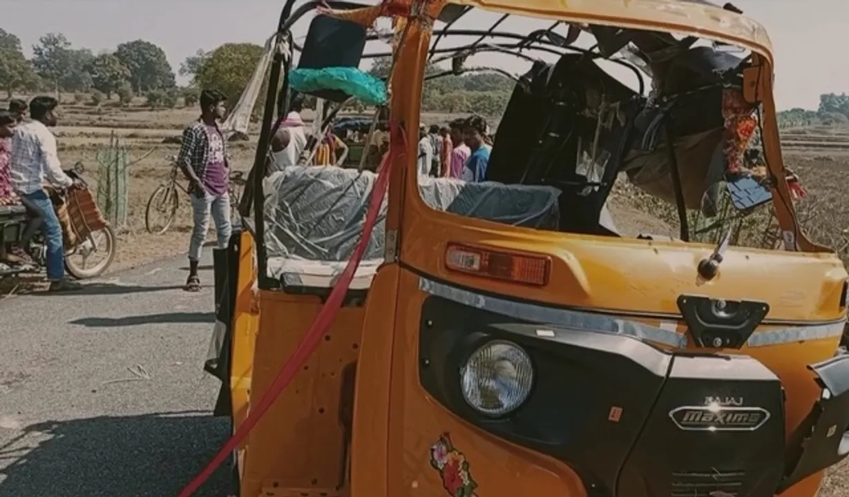  ଡାବୁଗାଁ : ଦୁଇଟି ଅଟୋ ମଧ୍ୟରେ ଧକ୍କା, ୧୦ ଆହତ