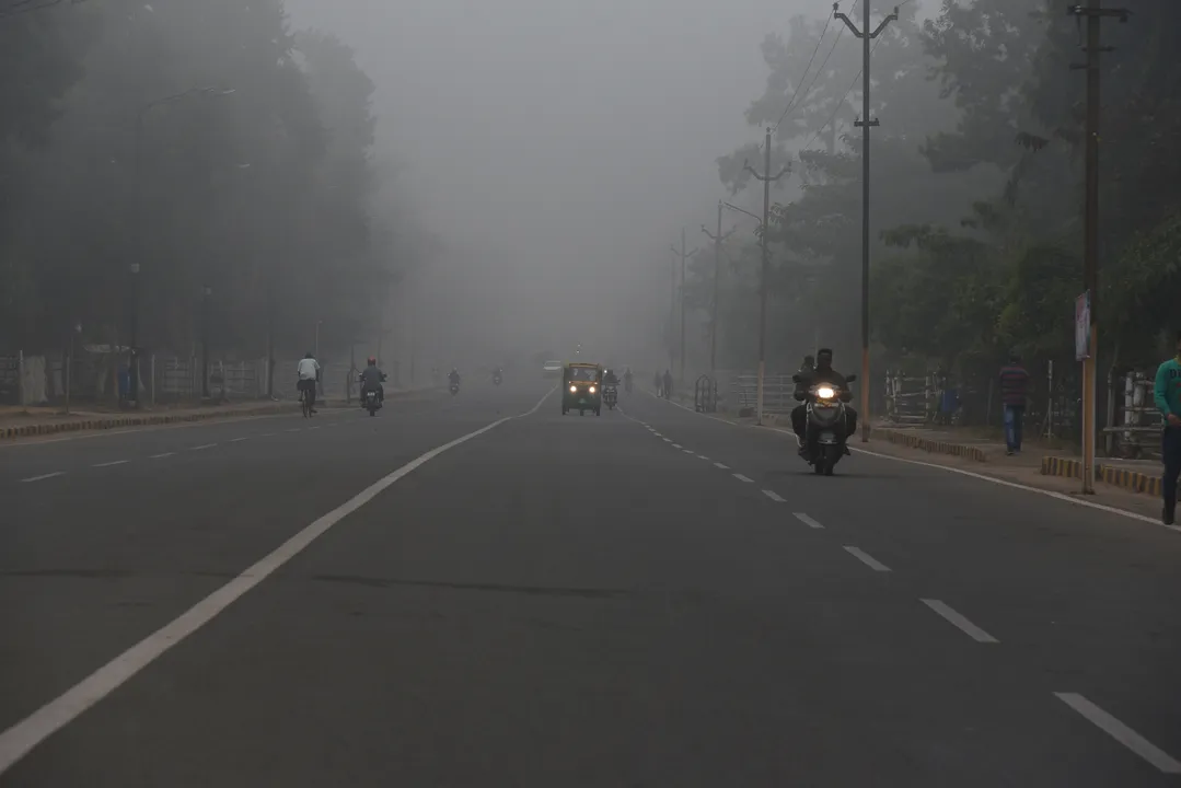  ରାଜଧାନୀରେ ଘନ କୁହୁଡ଼ି : ୩୦ ବିମାନ ବିଳମ୍ବରେ ଆସିଲା, ୨୧ ବିଳମ୍ବରେ ଗଲା, ସକାଳ ୯ଟା ଯାଏ ଉଡ଼ାଣ କରିପାରିଲାନି ବିମାନ
