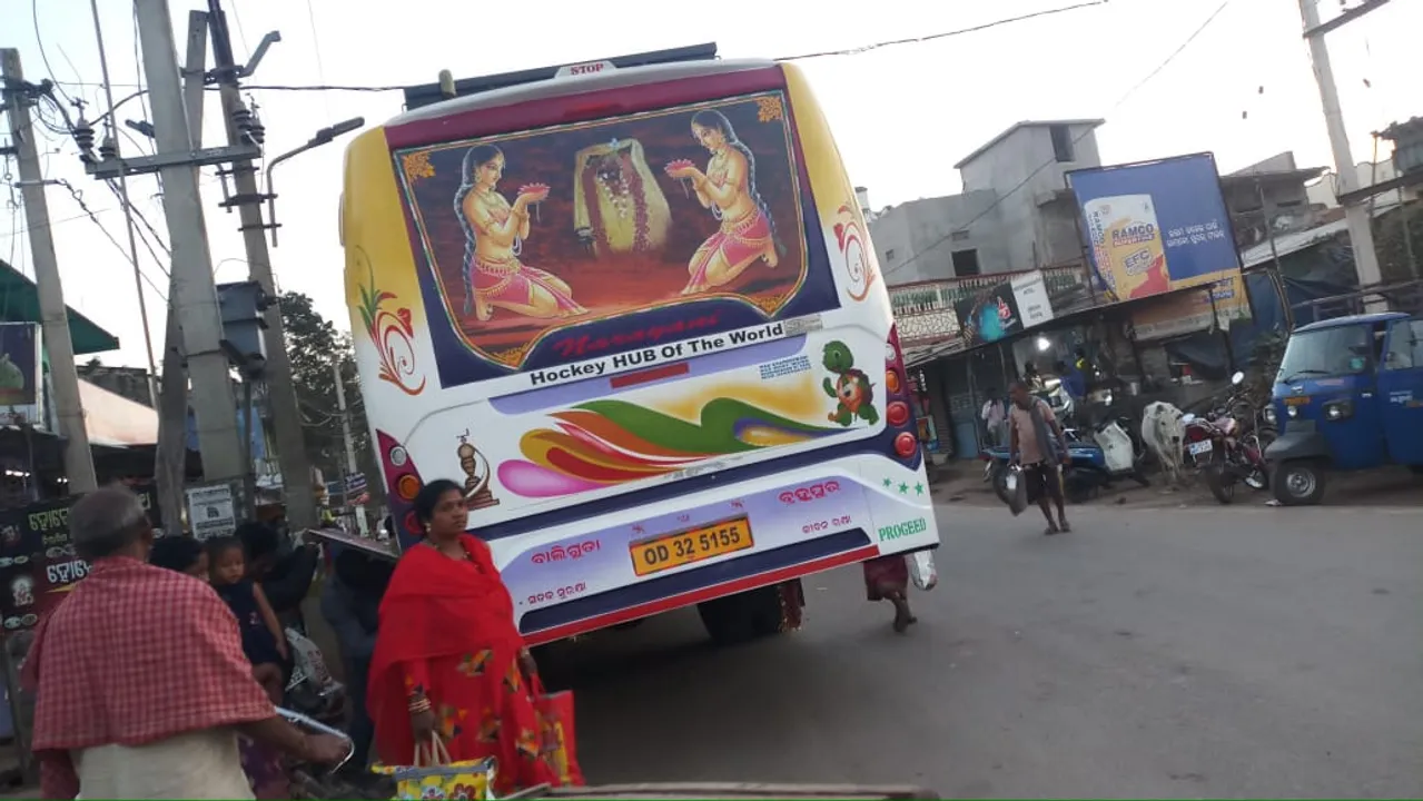  ଘୁ.ଉଦୟଗିରି ବସଷ୍ଟାଣ୍ଡ ପାଇଁ ୨୦ ବର୍ଷରେ ୬୦ ଲକ୍ଷ ଟଙ୍କାରୁ ଉର୍ଦ୍ଧ୍ଵ ଖର୍ଚ୍ଚ, ରାସ୍ତା କଡ଼ରେ ରହୁଛି ଯାତ୍ରୀବାହୀ ବସ