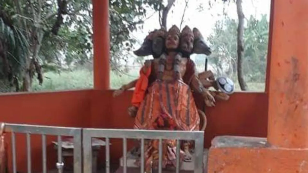  ମନ୍ଦିରରେ ହନୁମାନ, ଶନି ଓ ମା’ଙ୍କ ମୂର୍ତ୍ତି ଭଙ୍ଗା ଘଟଣାକୁ ନେଇ ଥାନାର ଦ୍ୱାରସ୍ଥ ହେଲେ ଅଞ୍ଚଳବାସୀ